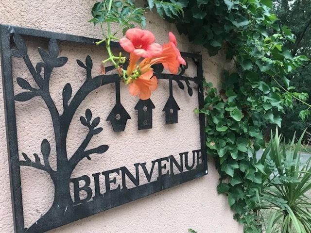 B&B Les Muscades Saint-Etienne-du-Gres Екстер'єр фото