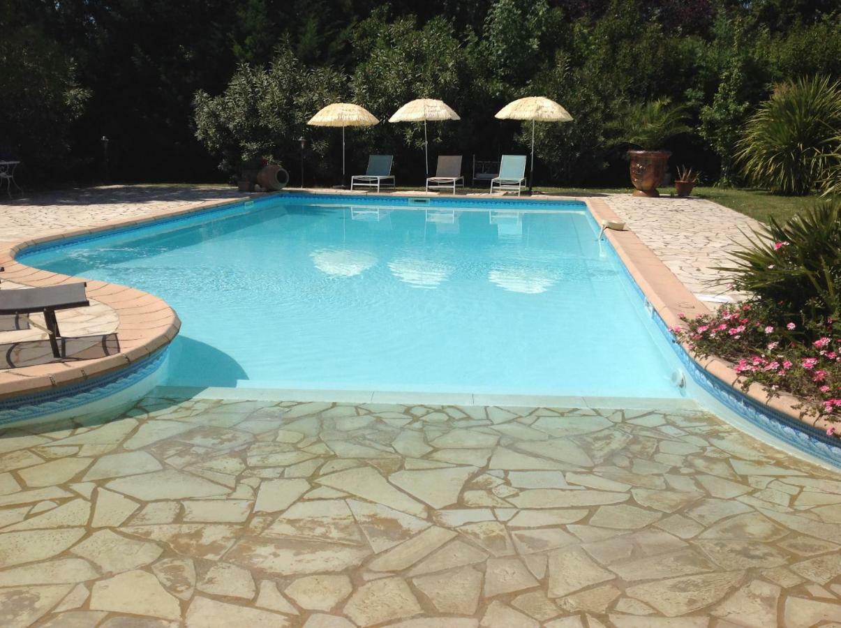 B&B Les Muscades Saint-Etienne-du-Gres Екстер'єр фото